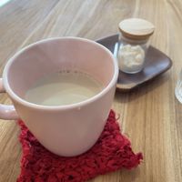 Hojicha lattee  at Kiiroi Hoshi Café Atelier in Chigasaki