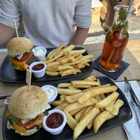 Green Burger mit Steakhouse Pommes  at 1894 Bistro & Bar in Goslar