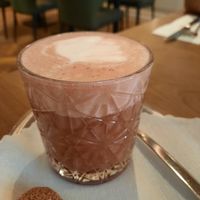 Pink Latte - in echt mehr pink 🟣 at Café Konditorei Sommer in Reutlingen