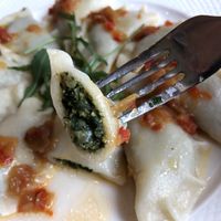 Pierogi ze szpinakiem, tofu i suszonymi pomidorami￼ at Soodi Pierogarnia in Bialystok