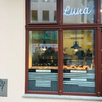 main window at Luna Covrigaria in Poznan