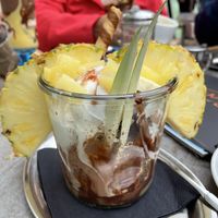 Eisbecher mit Zartbitterschokolade und Kokossorbet, Bananen und Ananas  at Schokoladen Manufaktur  in Eisenach