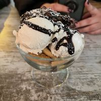 Helado de coco con Nutella veg y galletas María  at Bioloco in Madrid