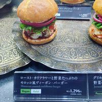Burger  at Carvaan Delicatessen in Yokohama
