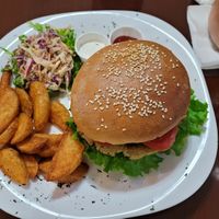 Hamburguesa vegana at Evy's World in Monteverde