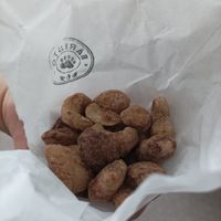 Nüsse - gebrannte Mandeln / cashews at Bäristo Vegan Deli in Kiel