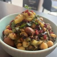 Hülsenfrüchte Curry mit Grünkohl   at Bäristo Vegan Deli in Kiel