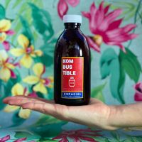 Kombucha
Bebida probiótica hecha a partir del té negro endulzado que es fermentado por levaduras y bacterias fortalece el sistema inmune y mejora la digestión. at Fast and Wise in San Miguel De Allende