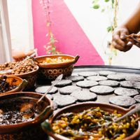 Vegan Tacos
Taco de tortilla de maíz hecha a mano en comal, relleno de guisado de tu elección y acompañado de frijoles, pico de gallo y ensalada de col. at Fast and Wise in San Miguel De Allende