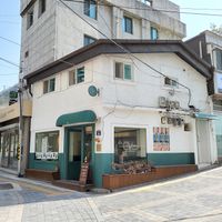  at O.verte Donuts 오베흐트 도넛 in Seoul