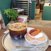 Summer special with peach 🍑 at O.verte Donuts 오베흐트 도넛 in Seoul