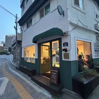 Outsidee  at O.verte Donuts 오베흐트 도넛 in Seoul