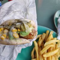Un bao con tofu, palta, choclo y pepinillo con papas fritas at Taoveg in Santiago