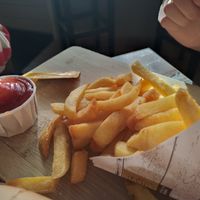 Good fries at Snack 77 in Goes