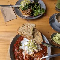Carrot/Tahin-Stulle & Shakshuka at Mana Food - Moabit in Berlin