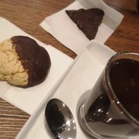 Vegan biscuit, pistachio chocolate and awesome cold chocolate (without sugar!) at Vizio Virtu Cioccolateria in Venice