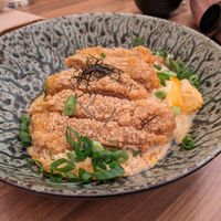 Katsudon vegetariano at Okashi Sanda in Madrid