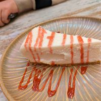 Vegan cheesecake at Okashi Sanda in Madrid