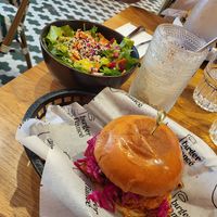"Porc effiloché" avec shiitaké at Burger Fiancé in Montreal