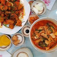 complete meal at Hwang-Geumlyong 황금룡 in Seoul