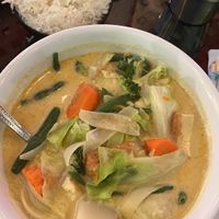 Vegan yellow curry w/tofu 🍛   at Olay's Thai Lao Cuisine in Honolulu