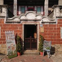 Inside is clean filled with artwork.   at Cocoya 可可亞手作廚房 in Kinmen