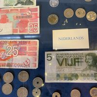 There are even old Guilder bank notes from The Netherlands displayed (older than 2002 when euro was introduced) at The Coffee Factory in Muskegon