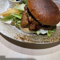 Vegan burger Jyu Jyu version at Vegan Bistro Jangara in Tokyo