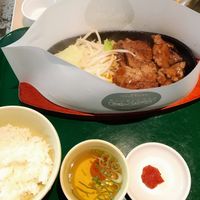 Grilled soy meat in a 🔥 hot iron plate at Vegan Bistro Jangara in Tokyo