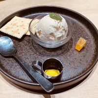 Vegan vanilla ice cream with cracker  at Vegan Bistro Jangara in Tokyo