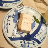 Pastel de caramelo, vainilla y bizcocho at Vegan Bistro Jangara in Tokyo