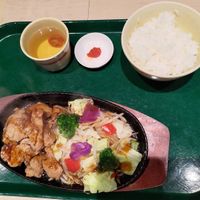 鐵板蔬菜醬汁好吃  at Vegan Bistro Jangara in Tokyo