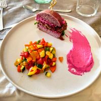 Veg burger, vegetales and beetroot mayo at Lucato Home Restaurant in Montorso Vicentino