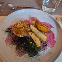 Chickpea burger with spicy mayo and baked potatoes at Lucato Home Restaurant in Montorso Vicentino