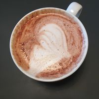 Großer Elimba-Kakao, von dem schon ein Schluck getrunken wurde    at Südlicht Cafe in Cologne