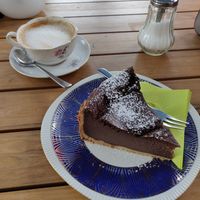 Schoko Käsekuchen und Latte Macchiato at Lilli's Kuchenwerkstatt in Saarbrucken