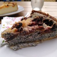 Mohn-Zwetschgen-Streuselkuchen (Vegan) at Lilli's Kuchenwerkstatt in Saarbrucken