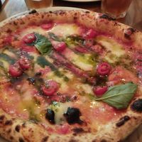 Pizza Margherita vegan at Marcus Pizze Amore in Paris