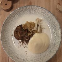 Gebakken pruimzwam met gerookte boter- en knolselderijschuim  at Kasvio in Utrecht