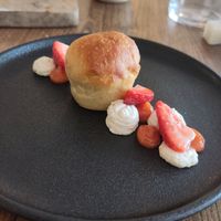 Brioche, cheese foam, tomato jam, strawberries at Kasvio in Utrecht