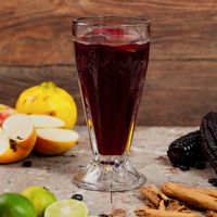 Chicha Morada: Beverage made out of purple corn, pineapple, quince, with a touch of lemon and cinnamon, sweetened with natural stevia. at V-Wraps in Lima