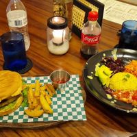 Burger and bowl (Flavourless) at Verde in Granada
