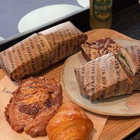 Todo increíble! at Land & Monkeys - Pernety in Paris