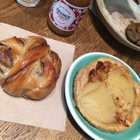 Cinnamon roll& pear tarte  at Land & Monkeys - Pernety in Paris