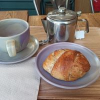 Cinnamon Roll at Land & Monkeys - Pernety in Paris