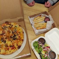 Pizza, salad, breadsticks at PaPPo's in Columbia