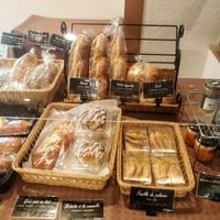 Allergens are clearly listed (yay!), so the whole top row is vegan at Le Pain De Daniel パンダニエル in Fujikawaguchiko