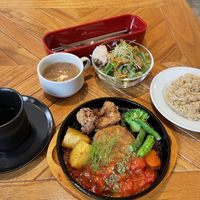 Burger patty lunch set  at Rainbow Bird Rendezvous in Tokyo