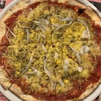 Pizza tres quesos veganos  at El Drac al Cau del Llop in Girona