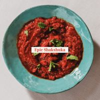 Vegan shakshuka met tomaten, geroosterde paprika en een vleugje rokerigheid. Perfect voor brunch, lunch of diner. at Solid Stash in Kortrijk